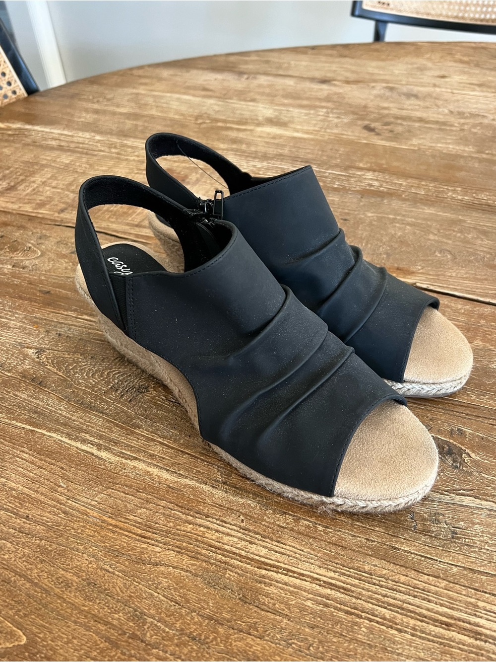 Sleek Black Open-Toe Wedge Sandals with Slingback
